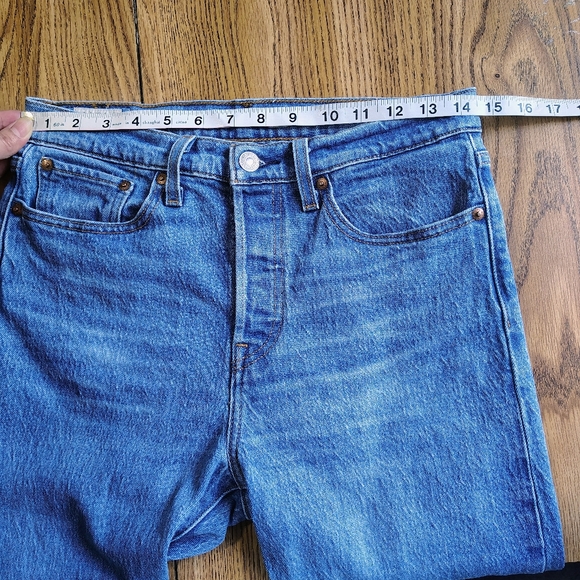 Levi's Premium Wedgie Straight Women's Jeans Buttons Fly Medium Wash 28. - Picture 8 of 16